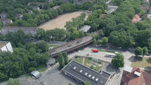 Luftaufnahme des Bahnhofs Siemensstadt