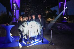 Ehrengäste des Festival of Lights starten die Klang- und Lichtinstallation per Knopfdruck